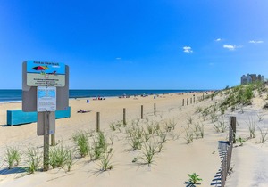 Lovely 2 Bedroom 2 Bathroom Ocean Block Condo with Outdoor Pool on 55th Street!