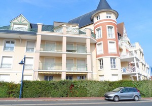 Lovely 3-room apartment with balcony, pets allowed, parking, Port Guillaume