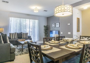 Lovely 3-Story Townhome in Vista Cay Resort