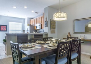Lovely 3-Story Townhome in Vista Cay Resort!