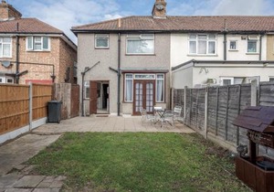 Lovely 4-BedRoom House Near Romford Station