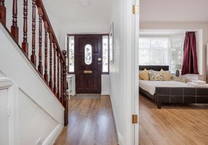 Lovely 4-BedRoom House Near Romford Station