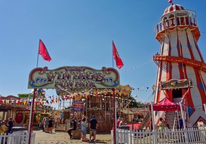 Lovely 6 berth caravan for hire at Seawick Holiday Park in Essex ref 27502S