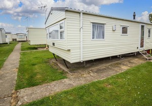 Lovely 6 berth caravan for hire in Seawick Holiday Park in Essex ref 27037S