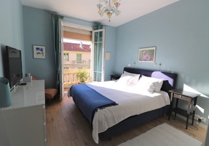 Lovely apartment in vibrant and genuine Liberation in central Nice.