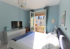 Lovely apartment in vibrant and genuine Liberation in central Nice.