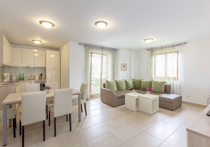 Lovely apartment Mike 2 with terrace surrounded by greenery