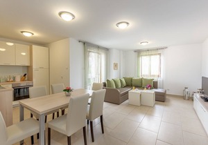 Lovely apartment Mike 2 with terrace surrounded by greenery