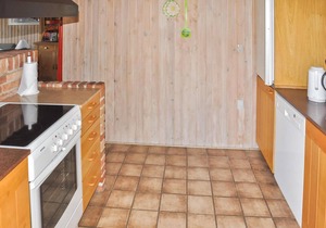 Lovely home in Egernsund with kitchen