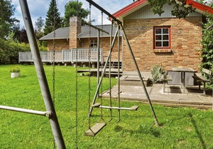 Lovely home in Egernsund with kitchen