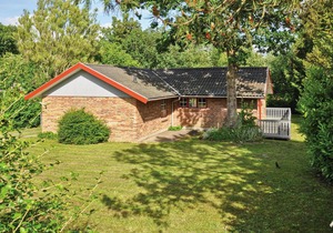 Lovely home in Egernsund with kitchen