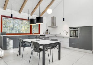 Lovely home in Grenaa with WiFi