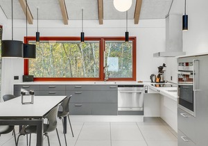 Lovely home in Grenaa with WiFi