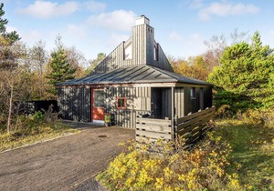 Lovely home in Grenaa with WiFi