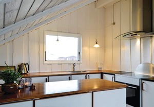 Lovely home in Hvide Sande with WiFi
