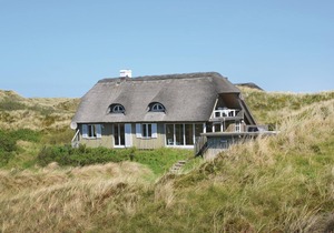 Lovely home in Oksbøl with sauna