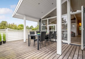 Lovely home in Rødby with kitchen
