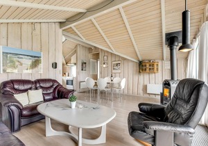 Lovely home in Rømø with kitchen