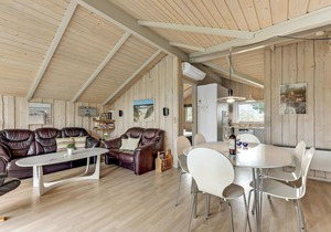 Lovely home in Rømø with kitchen