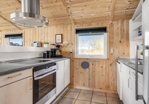 Lovely home in Rømø with kitchen