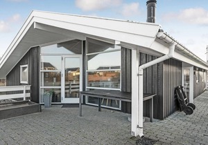 Lovely home in Rømø with kitchen