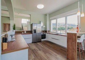 Lovely home in Sreser