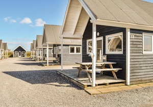 Lovely home in Thyborøn with WiFi