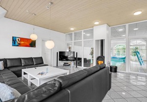 Lovely home in Ulfborg with sauna