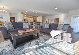 Lovely home-waterfront, beach, pools, pet friendly!