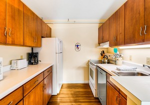 Lovely mountain home w/shared hot tub & pool, washer/dryer, free WiFi, fireplace