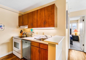 Lovely mountain home w/shared hot tub & pool, washer/dryer, free WiFi, fireplace