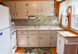 Lovely three bedroom home located only .2 miles away from Glendon Road Beach