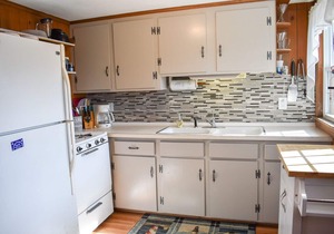 Lovely three bedroom home located only .2 miles away from Glendon Road Beach