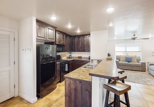 Lovely townhome near town with pool, hot tub, playground, patio & tennis