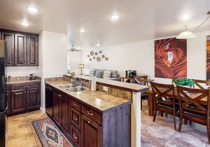 Lovely townhome near town with pool, hot tub, playground, patio & tennis