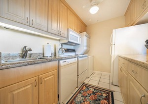 Low rate for March, April & May - Enjoy sunsets from 6th floor 1 BD Kihei condo