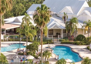 Luxurious 2 Bedroom Deluxe Condo, Close To Disney World, SeaWorld and Shopping