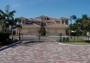 Luxurious Cape Harbour Coach Home