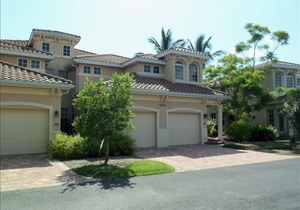 Luxurious Cape Harbour Coach Home