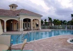 Luxurious Cape Harbour Coach Home