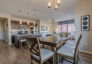 Luxurious Downtown Corner 2bd2bth-City/River-#320