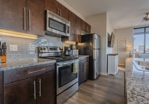 Luxurious Downtown Corner 2bd2bth-City/River-#320
