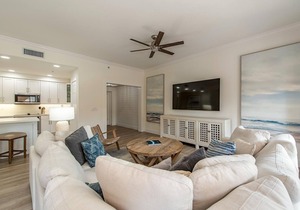 Luxurious Esplanade Condo | Overlooking Bay