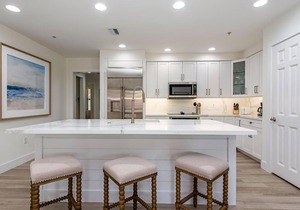 Luxurious Esplanade Condo | Overlooking Bay