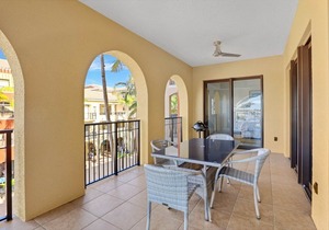 Luxurious Esplanade Condo | Overlooking Bay