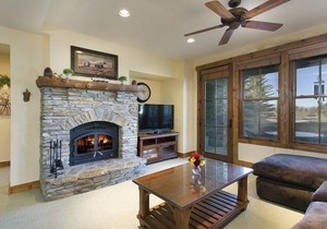 Luxury 2 Bedroom 2.5 Bath Townhome Adjacent to the Snowcreek Golf Course