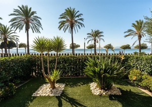 Luxury Beachfront Apartment