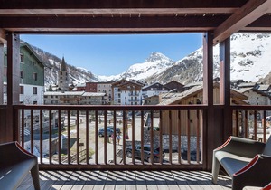Luxury Central Apartment with Ski Access & Stunning Views