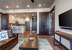 Luxury Condo in Central Location, Free Shuttle, Chef