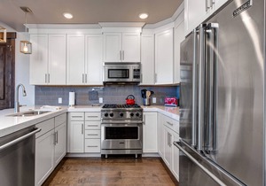 Luxury Condo in Central Location, Free Shuttle, Chef